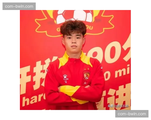 重庆铜梁龙青春风暴战术依赖向余望跑位意识和终结